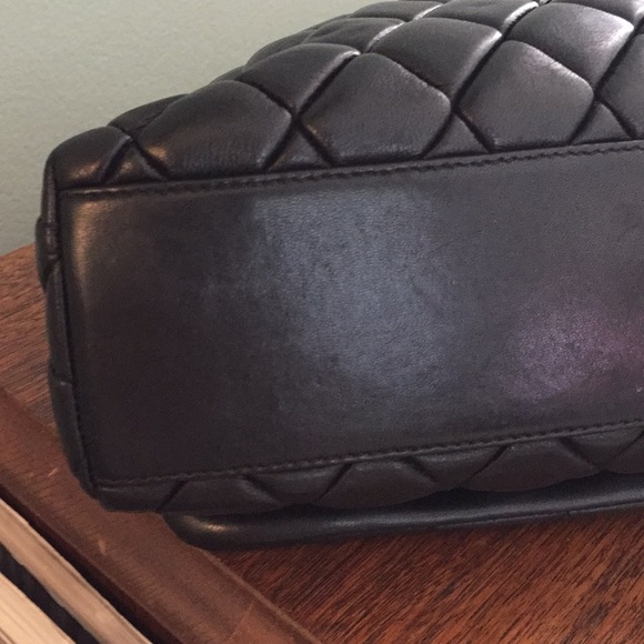 CHANEL quilted bubble flap - Picture 2 of 8